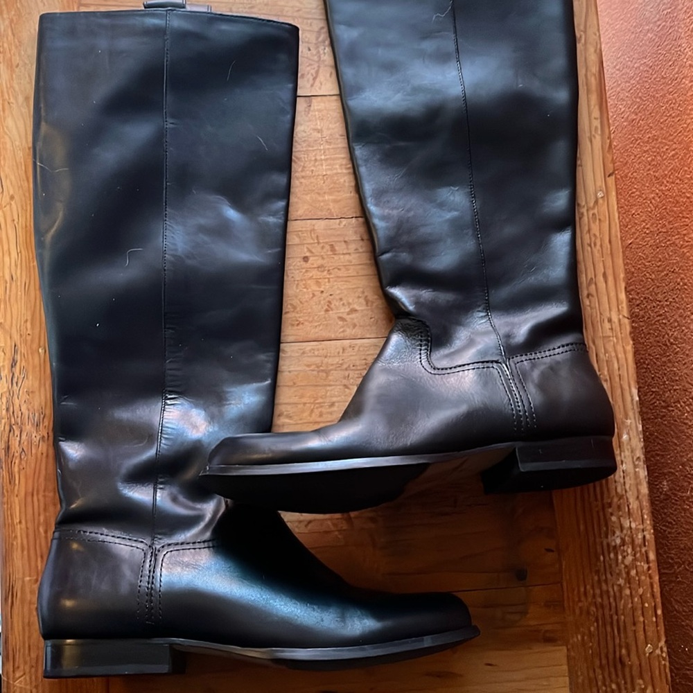 Max studio Leon max boots. 1” heel.